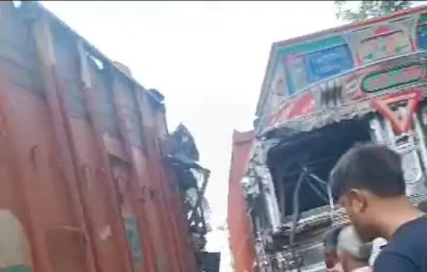 Ballia Road Accident: दो ट्रकों की आमने-सामने टक्कर में एक ट्रक चालक गंभीर रूप से घायल, घंटों तक रहा जाम