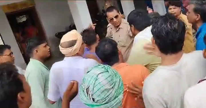 Ballia News : स्कूल में बच्चों को लाठी से पीटने वाले सहायक अध्यापक और अनुदेशक पर मुकदमा