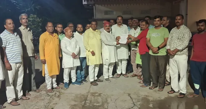 Ballia News : प्राथमिक शिक्षक संघ गड़वार और सोहांव ने सपा विधायक को सौंपा मांग पत्र