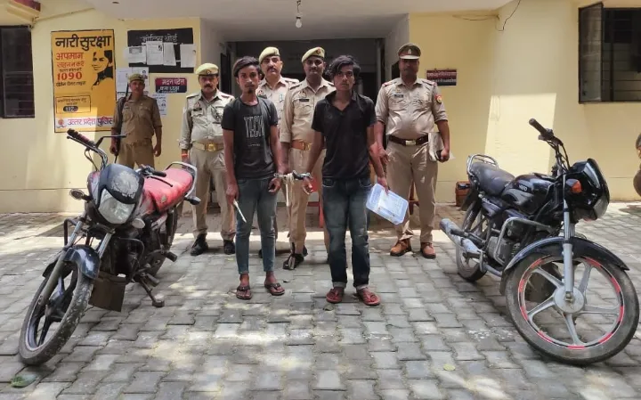 तीन युवक मिलकर करते थे चोरी, बलिया पुलिस के हत्थे चढ़े दो ; दो बाइकें बरामद