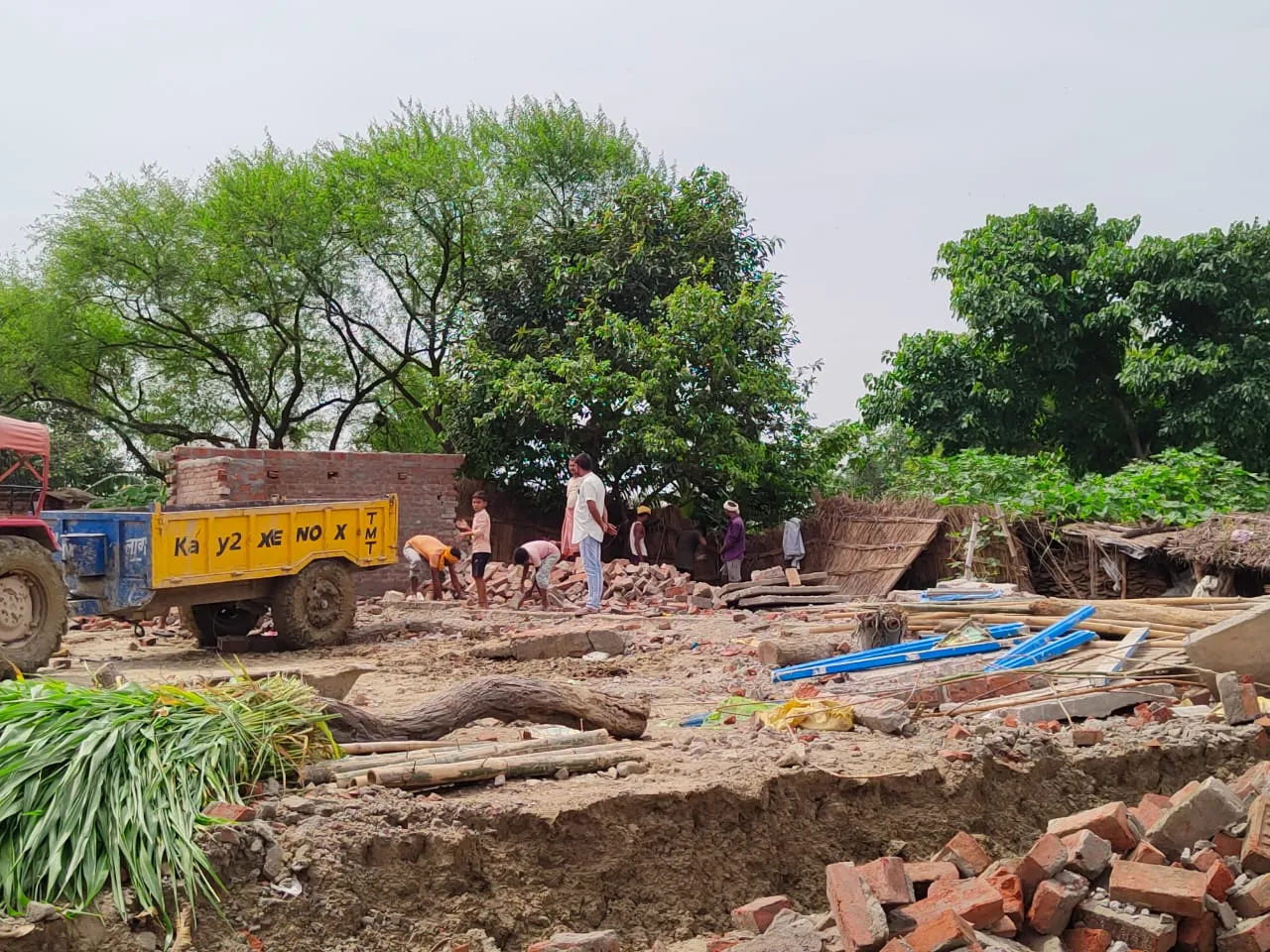 कुछ दिन पहले खुशनुमा दिखता था बलिया का यह गांव, नई तस्वीर देख चौंक जायेंगे आप