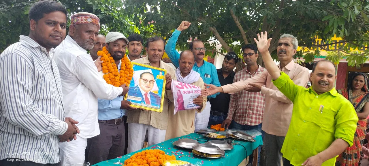 राज्य शिक्षक पुरस्कार से पुरस्कृत बलिया बेसिक के शान को सम्मानित कर अगराया यह स्कूल