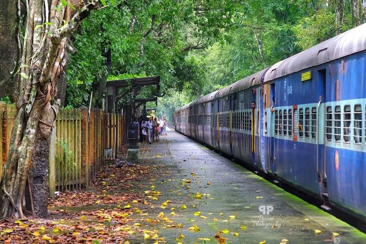 लखनऊ-बनारस यात्रा करने वाले यात्रीगण कृपया ध्यान दें, तीन से छह अक्तूबर तक ये 5 ट्रेनें रद्द, देखें लिस्ट