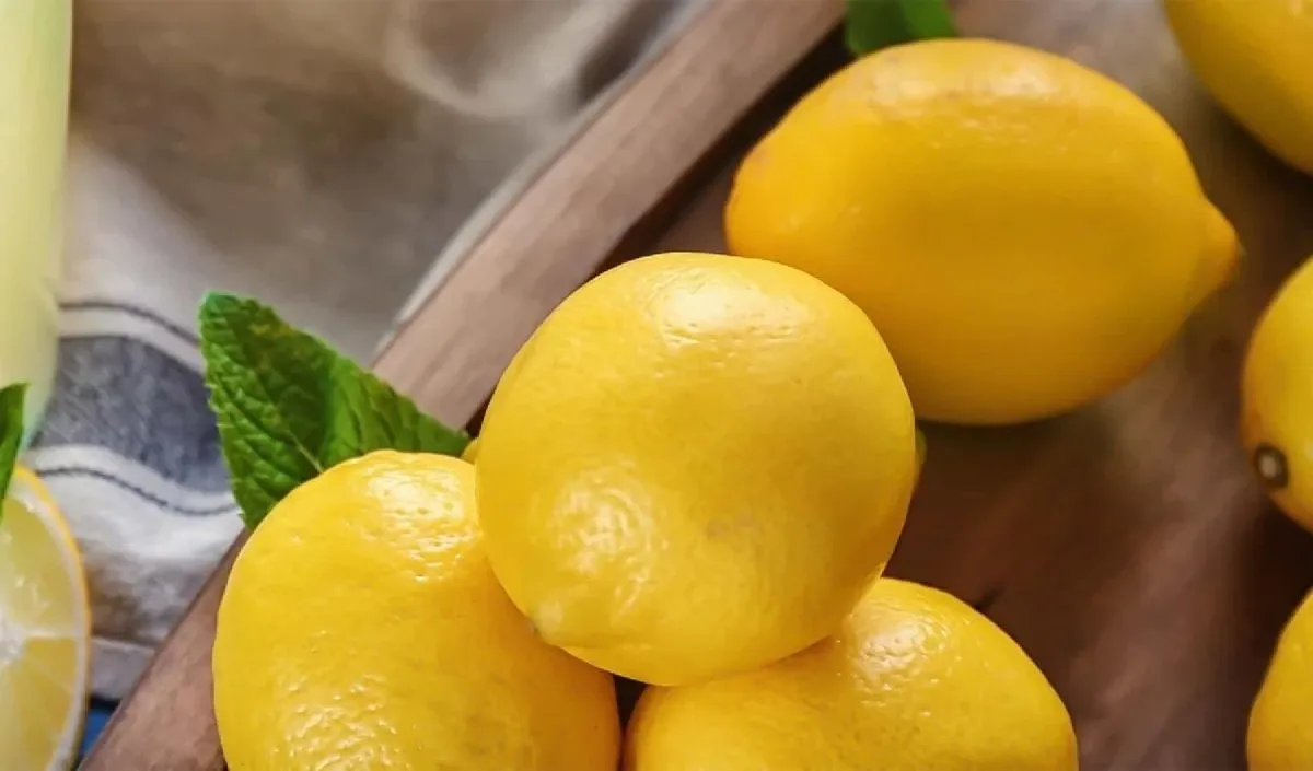 Side effects of lemon: ज्यादा नींबू लेना सेहत के लिए हो सकता है नुकसानदायक, जानिए