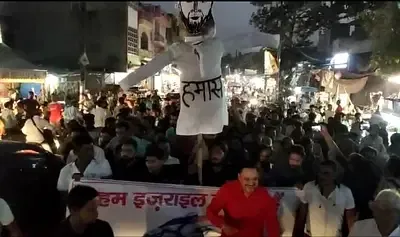 अलीगढ़ :  इजराइल के समर्थन में हिन्दूवादी संगठनों ने हमास का पुतला फूंका, आतंकी संगठन के खिलाफ प्रदर्शन जारी