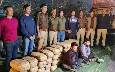 Agra Crime: एंटी नारकोटिक्स टास्क फोर्स की बड़ी कार्रवाई, 2 करोड़ 10 लाख रुपए के गांजे के साथ दो तस्कर गिरफ्तार