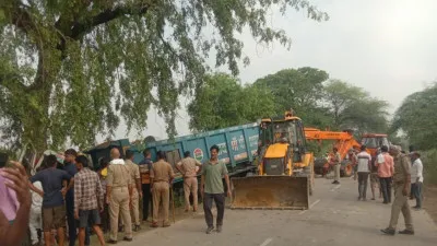 सुलतानपुर: मौरंग लदा डंपर पेड़ से टकराया, चालक की मौत 