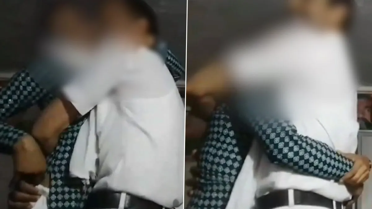 Jaunpur Viral Video: यूपी के जौनपुर में स्कूल बना अय्याशी का अड्‌डा, प्रिंसिपल ने महिला टीचर के साथ की अश्लील हरकत, वायरल हुआ वीडियो