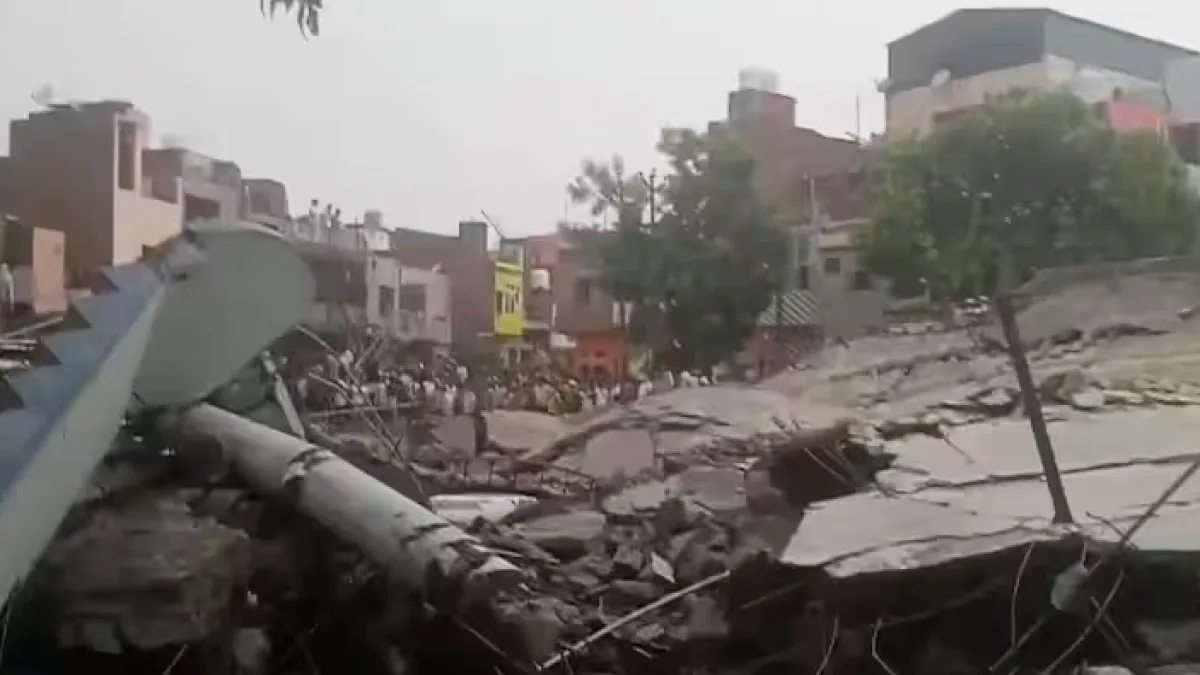 Water Tank Collapse: मथुरा में पानी की टंकी गिरी, दो लोगों की मौत, 13 जख्मी; कई के दबे होने की आशंका