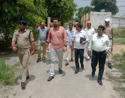 बलिया : ARTO ऑफिस पर CDO का छापा, मची भगदड़ ; 4 कर्मचारी समेत 6 पुलिस के हवाले