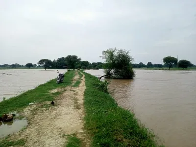 बलिया में गंगा और घाघरा की युगलबंदी से बढ़ा बाढ़ का खतरा, प्रशासन ने किया अलर्ट