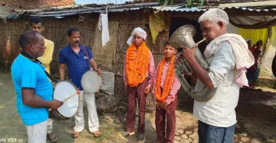 शिक्षकों ने मेधा का किया अनोखा सम्मान : गांव की गलियों में कुछ यूं निकला बलिया बेसिक के चमकते सितारों का कारवां