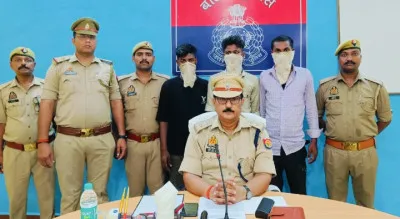 बलिया पुलिस के हत्थे चढ़े लिफ्ट मांगकर बाइक और मोबाइल लूटने वाले तीन बदमाश