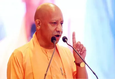 झारखंड में गरजे CM Yogi, कहा- माफियाओं का ‘‘बुलडोजर’’ से सफाया कराने के लिए भाजपा को वोट दें