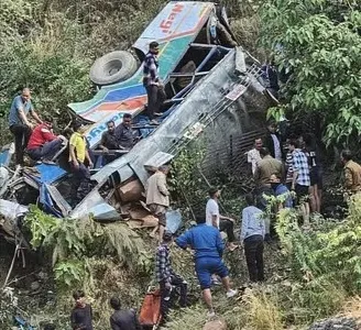 Bus Accident News : एक्सीडेंट में 36 लोगों की दर्दनाक मौत, बस में सवार थे 55 यात्री