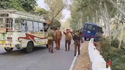 हत्या के बाद सुसाइड की आशंका : पुलिस वैन में मिले दो पुलिसकर्मियों के शव, एके-47 से मारी गोली