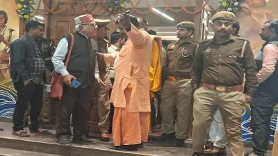 Prayagraj News : मेला अधिकारी कार्यालय में भिड़े लेखपाल व संस्था के अध्यक्ष, जूता मारने की बात पर बढ़ा विवाद