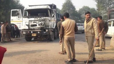 Barabanki Accident : डंपर की टक्कर से हाईवे पर पलटी ट्रैक्टर ट्रॉली, लगा लंबा जाम