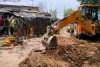 AZAMGARH NEWS: बड़ागांव पूनापार में प्रशासन ने हटाया अतिक्रमण, प्लास्टिक कलेक्शन सेंटर के निर्माण का रास्ता साफ