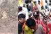 बलिया में दुर्गा जी की मूर्ति मिलने की सूचना पर जुटी भीड़, पुलिस तैनात