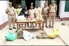पुलिस ने चोरी के सामान के साथ चार चोरों को पकड़ा