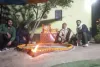 रामलला प्राण प्रतिष्ठा : बलिया में जला अनोखा दीपक, तेल डालने की मची होड़
