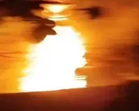 बहराइच: शार्ट सर्किट से जला ट्रांसफार्मर, आग में कई पेड़ भी झुलसे-Video 