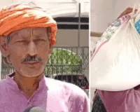 बलिया: सिर पर भूसा और अनाज लेकर पहुंचे डीएम ऑफिस, मिलिए बलिया के इस खास आवेदक से