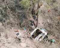 Jammu Accident: खाई में पलटी श्रद्धालुओं से भरी बस..22 की मौत.. 69 की हालत गंभीर 