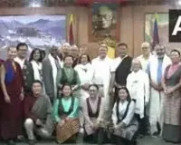 US lawmakers: अमेरिकी सांसदों ने हिमाचल प्रदेश में दलाई लामा से की मुलाकात