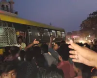 बलिया : 17C फार्म न देने से पर सपा कार्यकर्ताओं ने किया हंगामा, बैकफुट आए अधिकारी