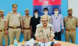 बलिया पुलिस के हत्थे चढ़े लिफ्ट मांगकर बाइक और मोबाइल लूटने वाले तीन बदमाश