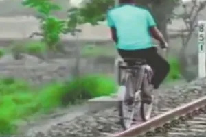 बलिया : रेलवे ट्रैक पर स्टंट करने के आरोप में आरोपी गिरफ्तार
