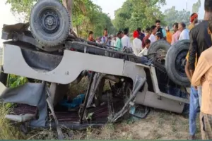 बलिया में दिनभर हादसे!  नाव पलटने के बाद जीप की स्कॉर्पियो से टक्कर में 2 लोगों की मौत हो गई।