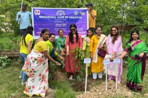 गाजीपुर: रोटरी क्लब तथा इनर व्हील क्लब ने किया वृक्षारोपण