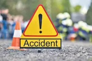 Road Accident in Ballia : पिकअप की टक्कर से कार सवार पांच लोग घायल