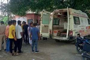 Ballia News : स्कूली बस में ट्रक ने मारी टक्कर, आठ छात्राओं समेत 9 घायल