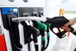 Petrol-Diesel Price: कई शहरों में गिरे पेट्रोल-डीजल के दाम, जानें आपके शहर में क्या है आज का रेट