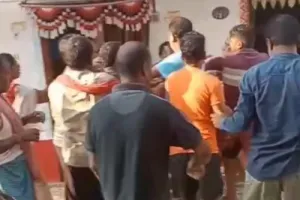 Ballia : पट्टीदारों में जमीनी विवाद में मारपीट, Video वायरल ; 13 पर केस