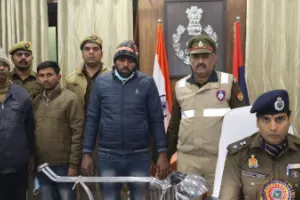 Etawah News: PGI में नौकरी का झांसा देकर लोगों से ठगी करने वाले तीन गिरफ्तार, आरोपियों के पास से ये हुआ बरामद