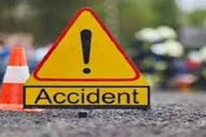 Road Accident in Ballia : डंफर की टक्कर से बाइक सवार तीन युवक घायल 