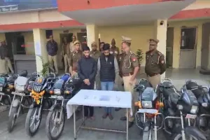 Jhansi News: पुलिस ने बरामद की चोरी की 11 बाइक, दो वाहन चोर गिरफ्तार