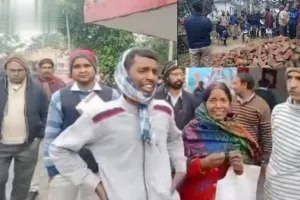 Amethi News : डीएम से मां-बेटे ने रोकर लगाई गुहार, बोले-मेरा मकान गिरवा दिया, एसडीएम ने डांटकर भगा दिया