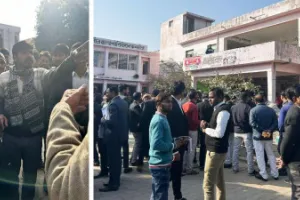 UP के Kannauj में कोर्ट परिसर में चली गोली, फायरिंग से मचा हड़कंप, युवक ने ऐसे बचाई जान