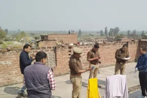 Kannauj Crime : बुआ के घर आई पत्नी पर किया फायर... पति ने फिर खुद को गोली से उड़ाया, पोस्टमार्टम हाउस में जमकर हुआ हंगामा