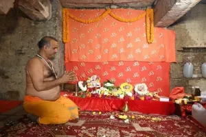 Gyanvapi : व्यासजी के तहखाने में आम श्रद्धालुओं ने किया दर्शन-पूजन, जारी हुआ आरती की समय सारणी