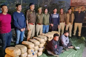 Agra Crime: एंटी नारकोटिक्स टास्क फोर्स की बड़ी कार्रवाई, 2 करोड़ 10 लाख रुपए के गांजे के साथ दो तस्कर गिरफ्तार