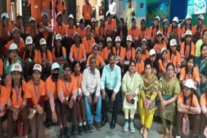 मुरादाबाद : एक्सपोजर विजिट के लिए दिल्ली पहुंचा छात्रों का दल....एडी बेसिक शिक्षा ने दो बसों को दिखाई हरी झंडी