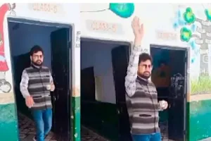 परिषदीय शिक्षक की रील वायरल, हमारे जैसे शौक मत पालो बेटा, देखे वीडियो 