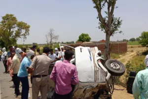 Kanpur Dehat Road Accident: तेज रफ्तार ट्रक ने ओमनी में मारी टक्कर...हादसे में चालक की मौत, मां-बेटे की हालत गंभीर